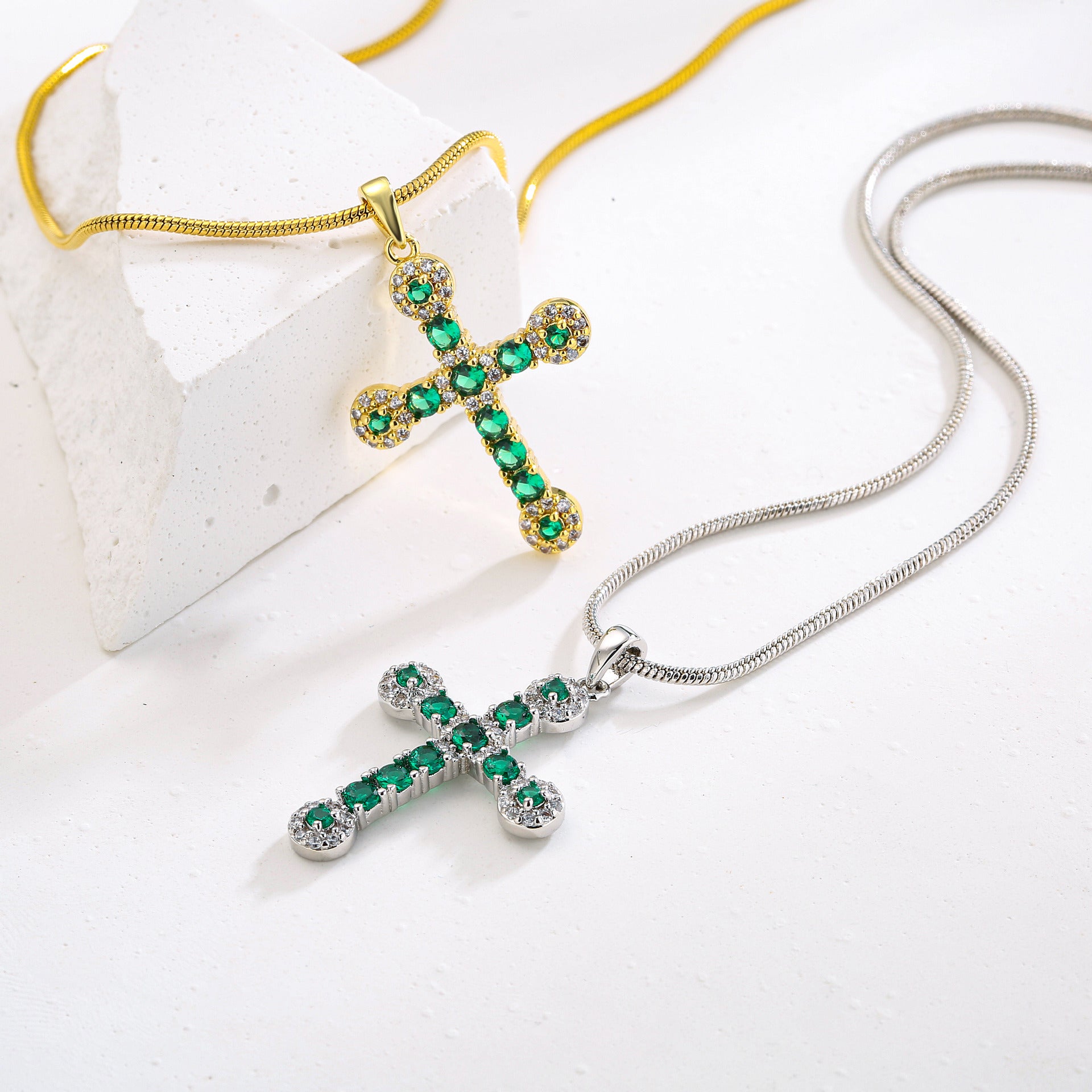 Venta al por mayor Collar De Cruz De Diamante Lleno De Cobre